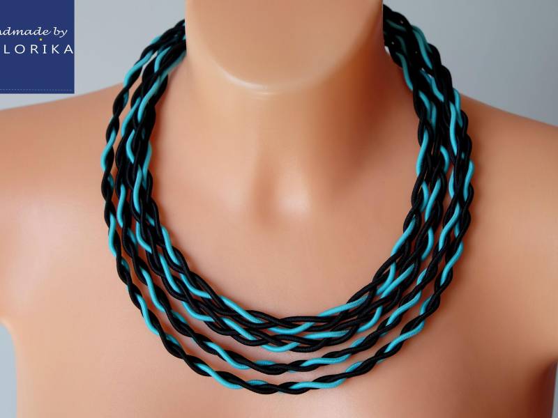 Seil Halskette, Geflochtene Bunte Stoff Multi Strang Boho Chic Chunky Schwarze Türkis Schmuck von COLORIKA