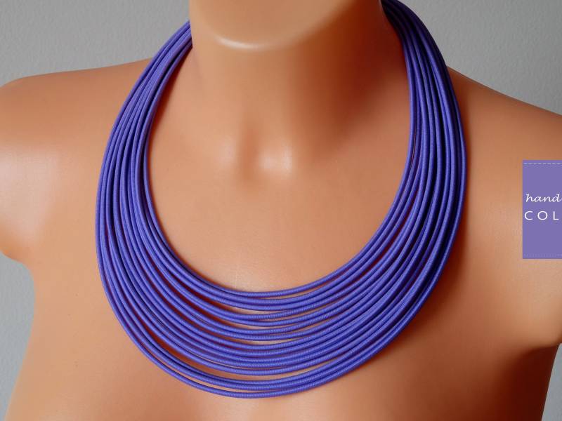 Ultra Violette Textil Kette Lila Multistrang Statement Schmuck von COLORIKA