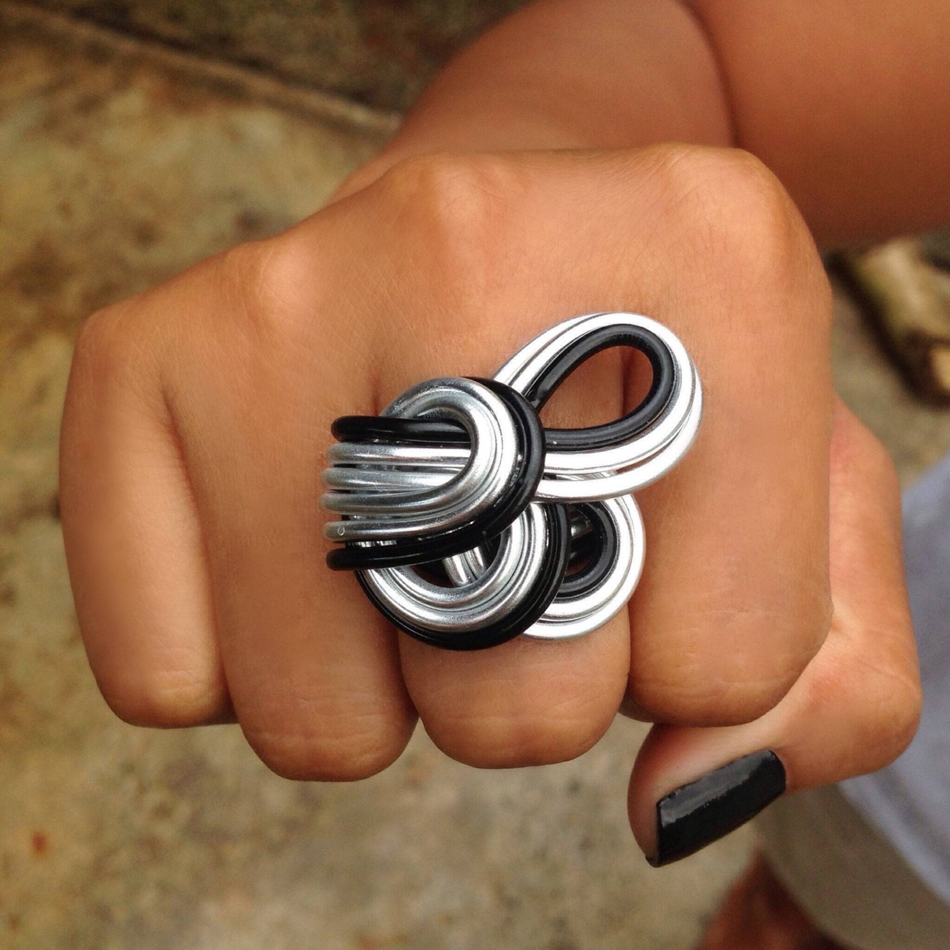 "Quicksilver Curve Ring Handgemachter "statement" Schmuck Aus Eloxiertem Aluminium." von COLORSrings