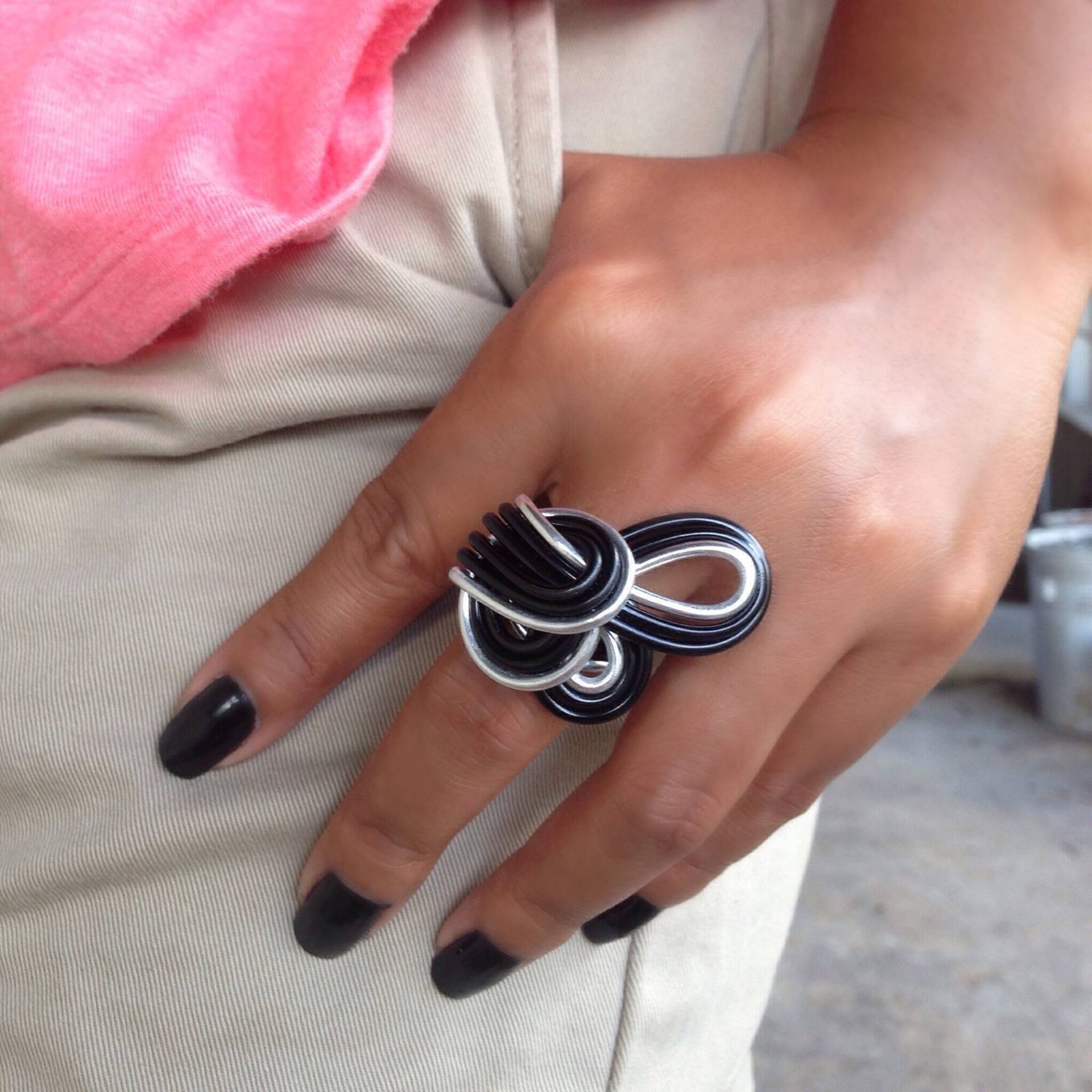 Silber Streak Curve Ring Eloxierter Aluminiumschmuck von COLORSrings