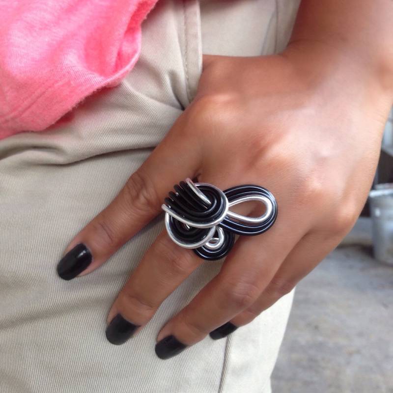 Silber Streak Curve Ring Eloxierter Aluminiumschmuck von COLORSrings