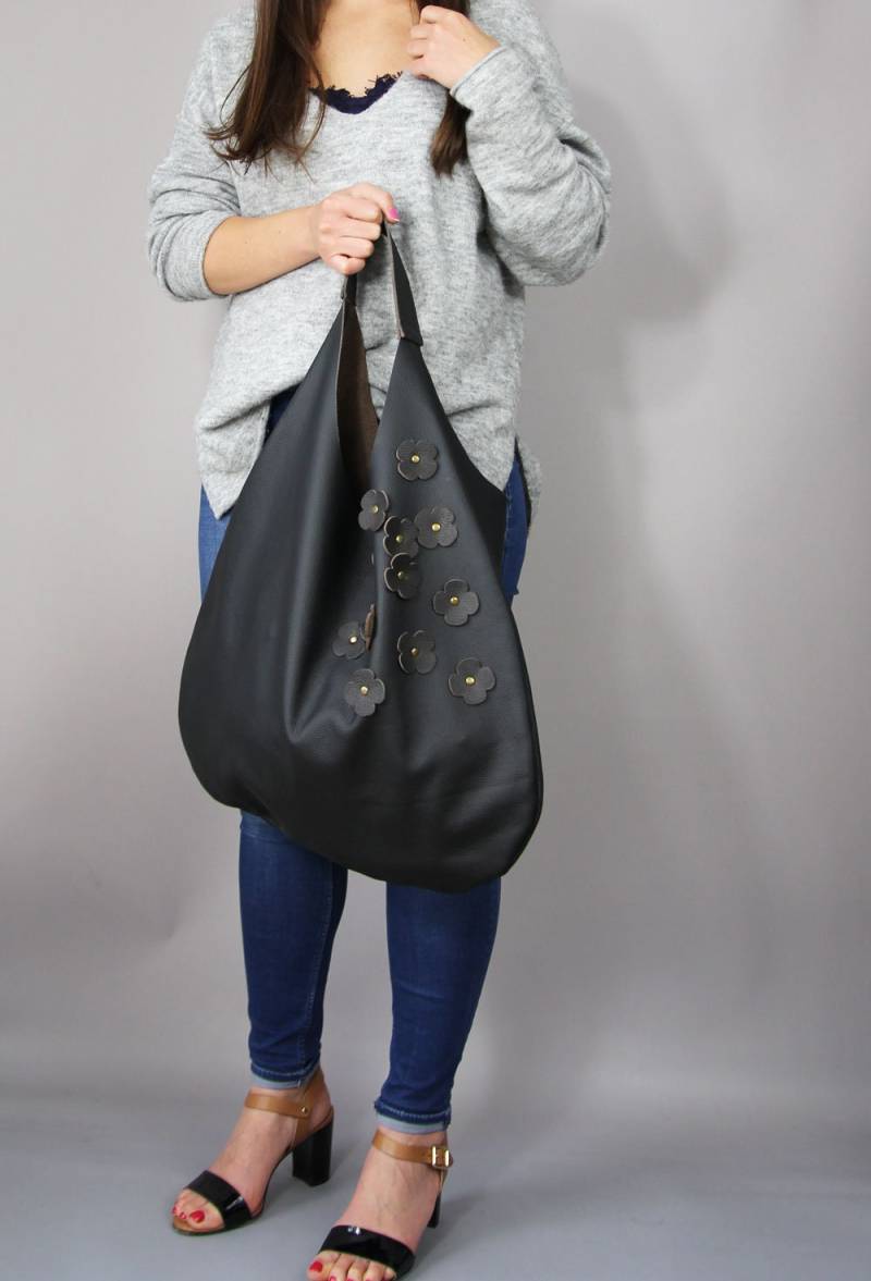 Echtleder Hobo Bag - Große Dunkelbraune Schultertasche Mit Blumen Details, Handgefertigte Slouchy Geldbörse von COMBAG