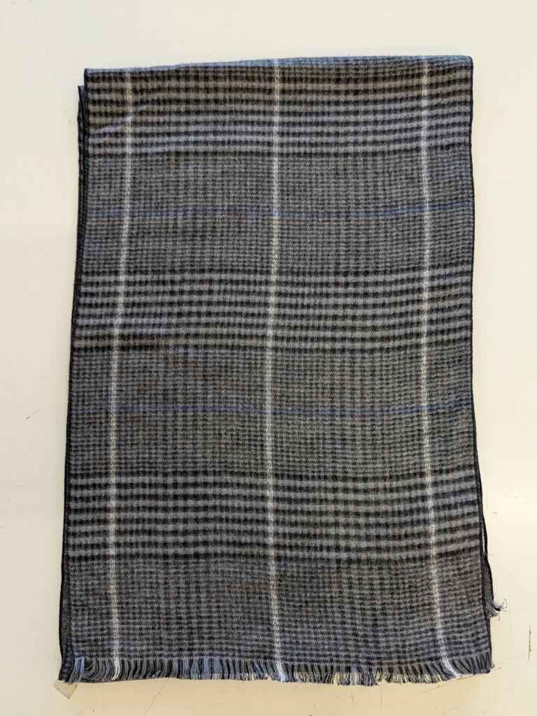 COMMANDER Finest Clothing - Schal 30/180 winter grey von COMMANDER Finest Clothing