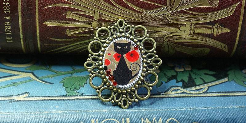 Bronzefarbene Metallpindel Mit Schwarzem Katzenbild von COMME1ange