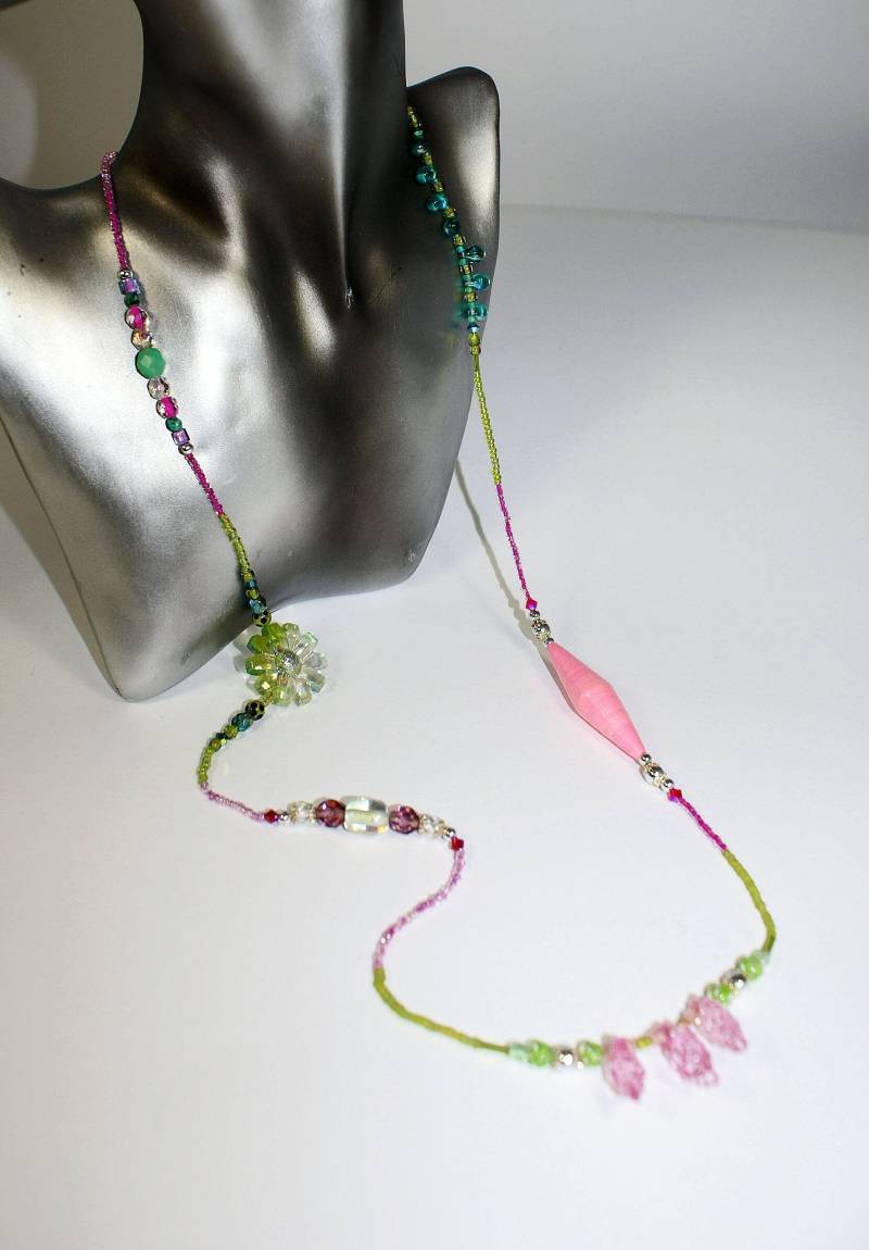 Frau Halskette, Sehr Hell, Sortiment Von Perlen, in Schattierungen Rosa Und Grün, Unikat, Handgefertigt von COMME1ange