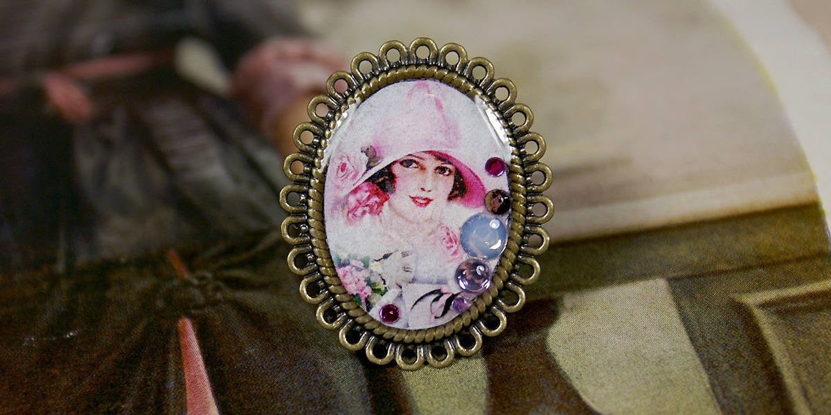 Verstellbarer Ring Mit Einer Mode-Illustration Aus Den 1900Er Jahren von COMME1ange