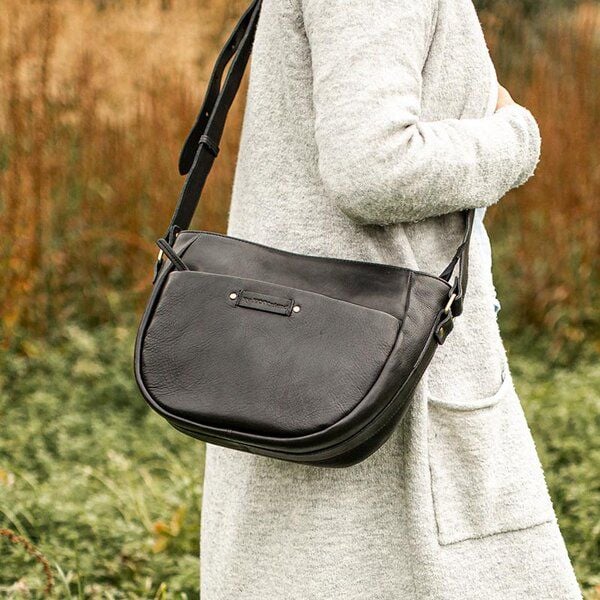 CONTIGO Fairtrade City-Tasche HALFMOON MyECOfriend tiefschwarz, Ecoleder von CONTIGO Fairtrade