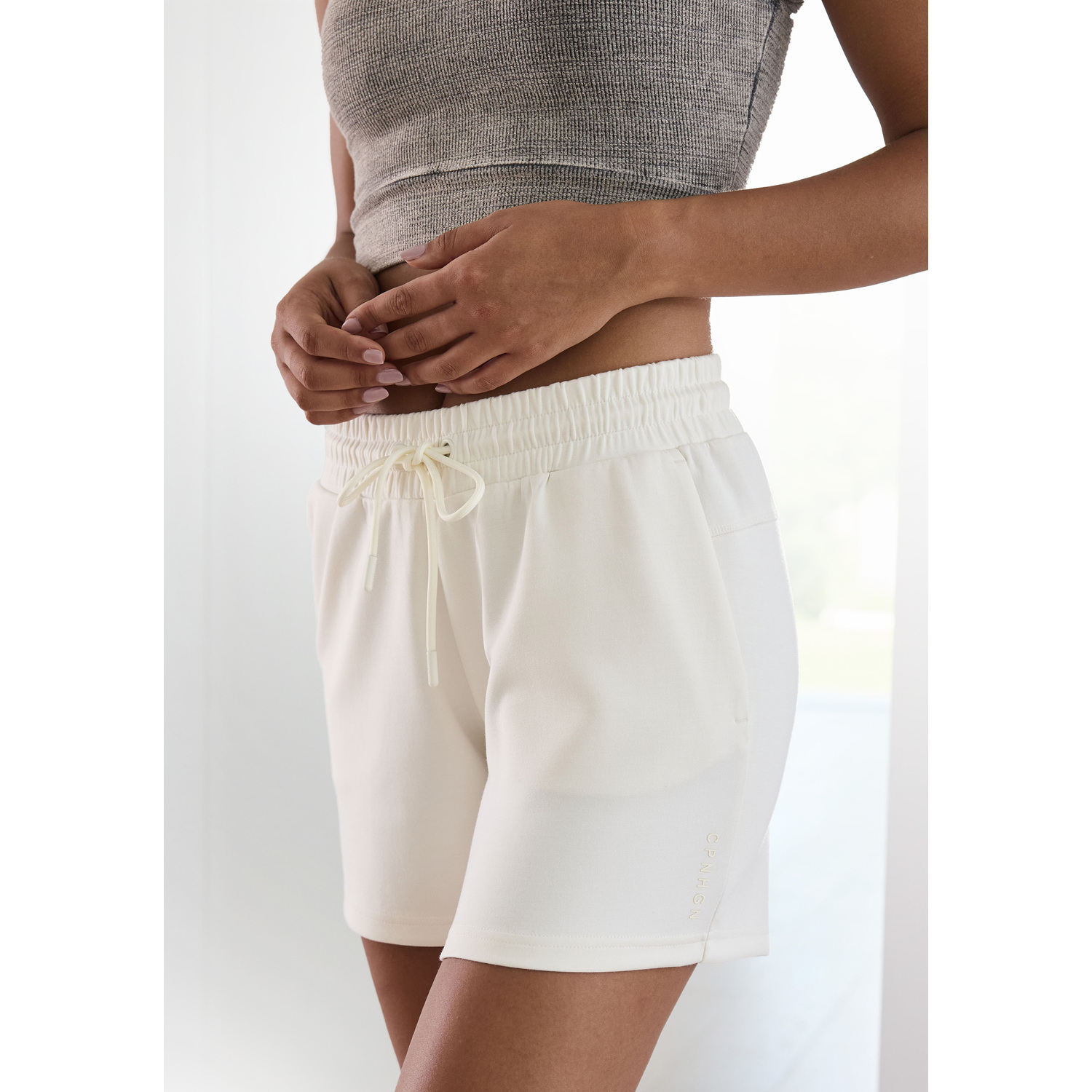 COPENHAGEN STUDIOS Sweatshorts Damen wollweiß Gr.36/38 COPENHAGEN STUDIOS Sweatshorts Damen wollweiß Gr.36/38 von COPENHAGEN STUDIOS