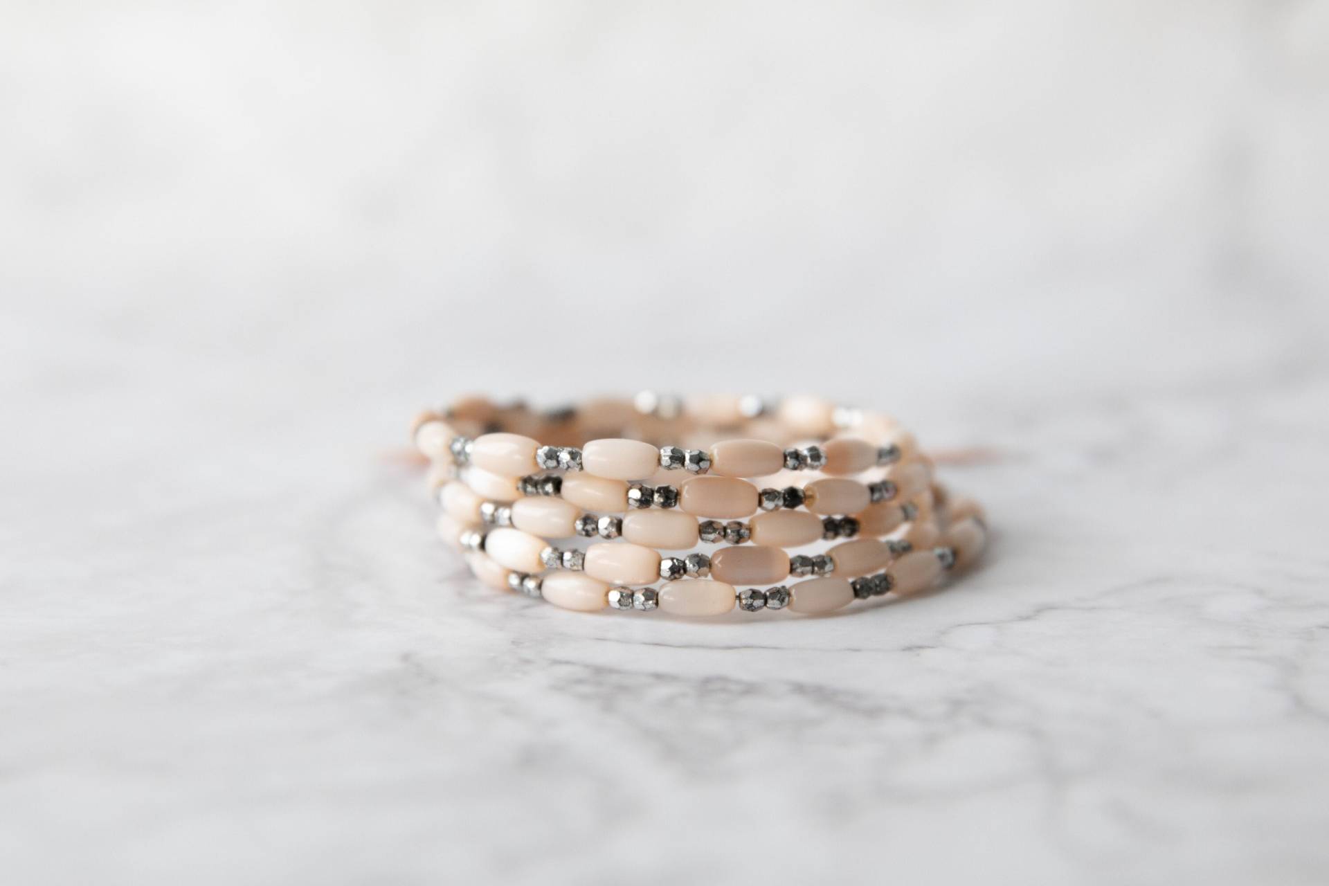 Elegantes Stretch Armband. Frauen Mädchen Wunderschönes Perlenarmband. Mehrlagiges Geschenk Für Sie. Bezauberndes Geschenk von COQUETTEGIRLS