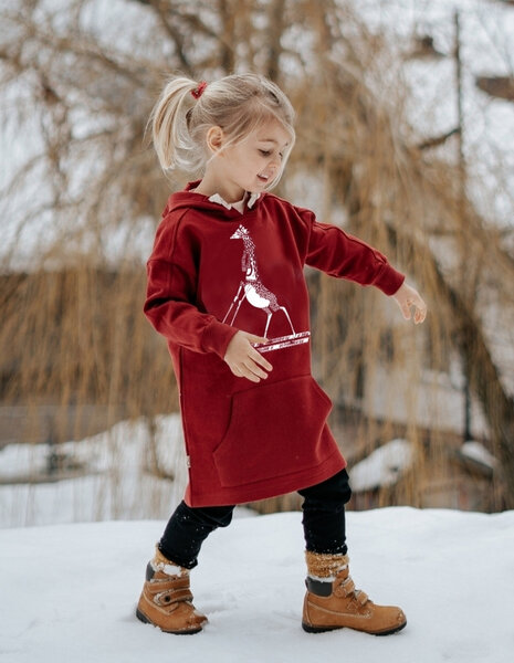 CORA happywear Kinder Oversize Pullover aus Buchenholz Faser "Camilla" | bordeaux mit Druck von CORA happywear