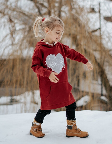 CORA happywear Kinder Oversize Pullover aus Buchenholz Faser "Camilla" | bordeaux mit Druck von CORA happywear
