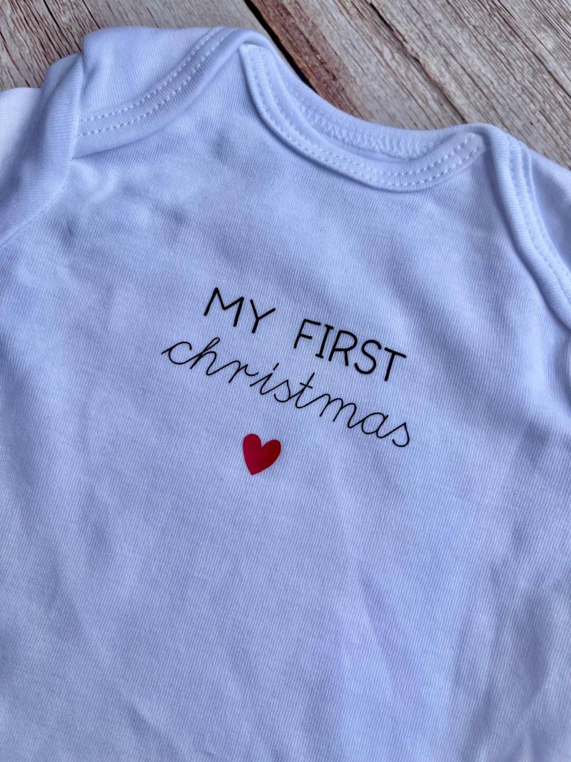 Babybody My First Christmas | Neugeborene Weihnachten Bio-Baumwolle Body Babybody My First Christmas | Neugeborene Weihnachten Bio-Baumwolle Body von CORiNORart