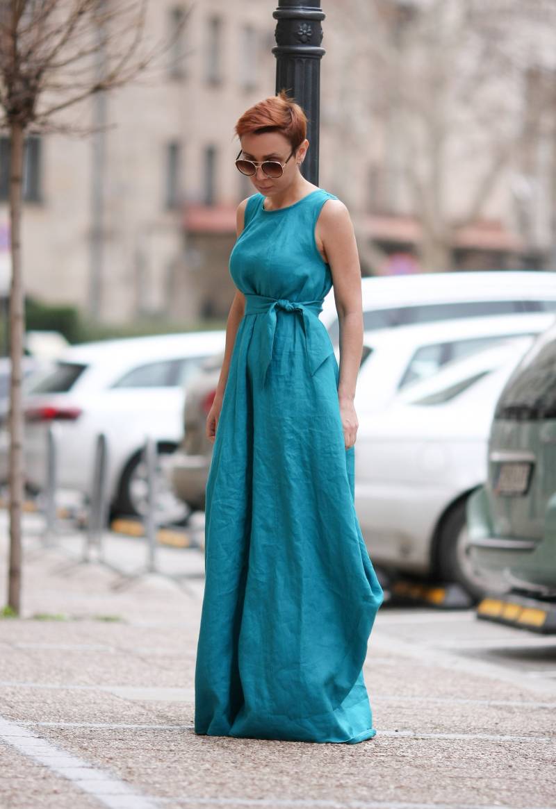 Handgemachtes Leinen Maxi Kleid Ärmelloser Kaftan Mit Taschen von COSHEofficial