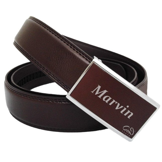 Ledergürtel Herren Mit Gravur in Braun Aus Leder Metallschnalle Länge 120 cm, Selbst Kürzbar Personalisierbar Namen Oder Datum von COWstyle