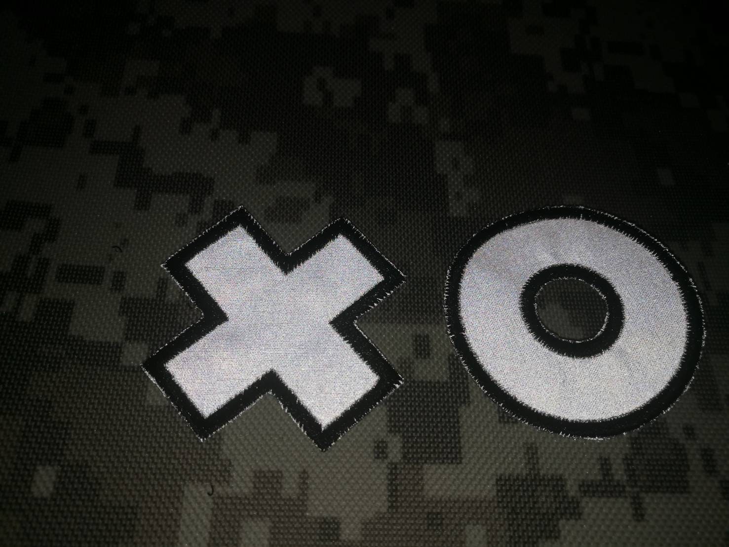 2Tlg. Xo Ox Patch Tic-Tac-Toe Feuerwehrmann Diy Biker Grau Reflektierende Gestickte Mit Haken Auf Der Rückseite Größe 5 cm Angebracht Oder Annähen von COZY168