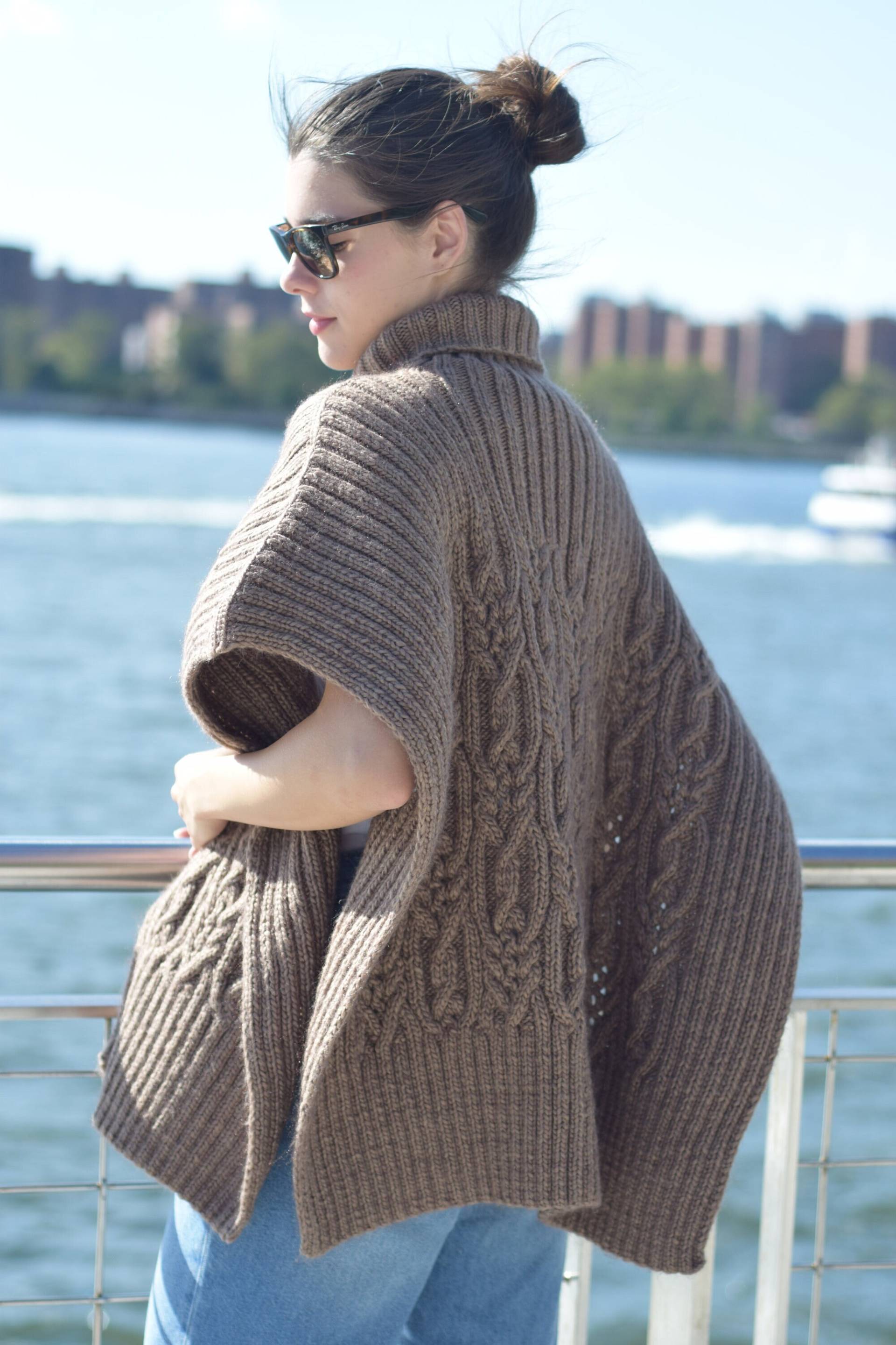 Cape Frauen Poncho Pullover Strick Wolle Schal Warme Hand Gestrickt Strickschal Wrap von COZYYARNStudio