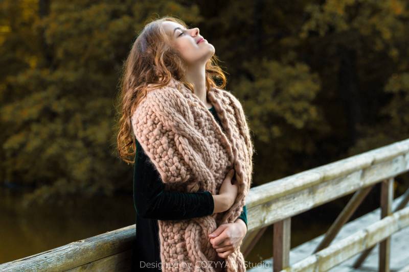 Handgestrickter Schal Chunky Merino Wolle Übergroßer Stricken Großer Langer Handgemachter Gestrickter Weicher Frau Hand Stricken von COZYYARNStudio