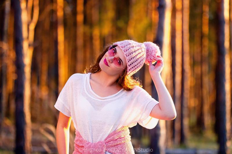 Handstrick Hut Merino Wolle Grobstrick Mütze Rosa Pom Oversized Strickmütze Handgestrickt Winter Super Chunky Weihnachtsgeschenk von COZYYARNStudio