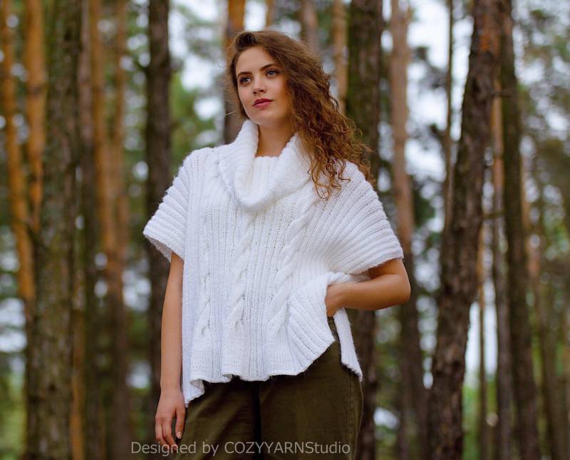 Poncho Damen Pullover Oversized Strick Cape Wolle Schal Handstrick Wickel Wrap Knit von COZYYARNStudio