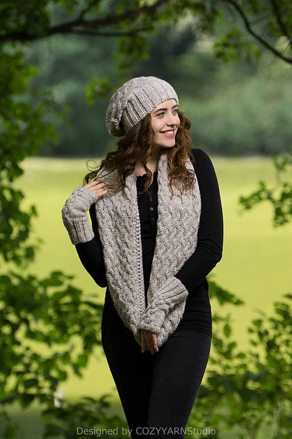 Strick Set Rundstrickschal Mütze Strickwolle Strickmütze Strickschal Strickset Cowl Loop Schal Handschuhe Handstrickmütze Halswärmer von COZYYARNStudio