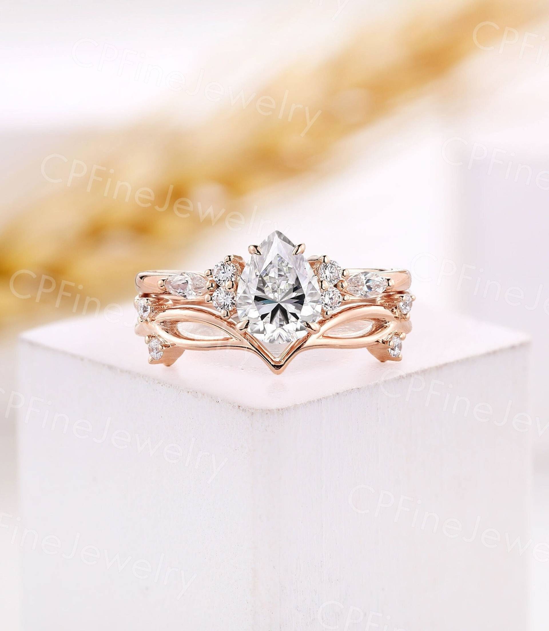 Tropfenförmiger Moissanit Verlobungsring Jahrgang Rosegold Cluster Ring Marquise Runder Diamantring Gebogenes Band Antikes Brautset von CPFineJewelry