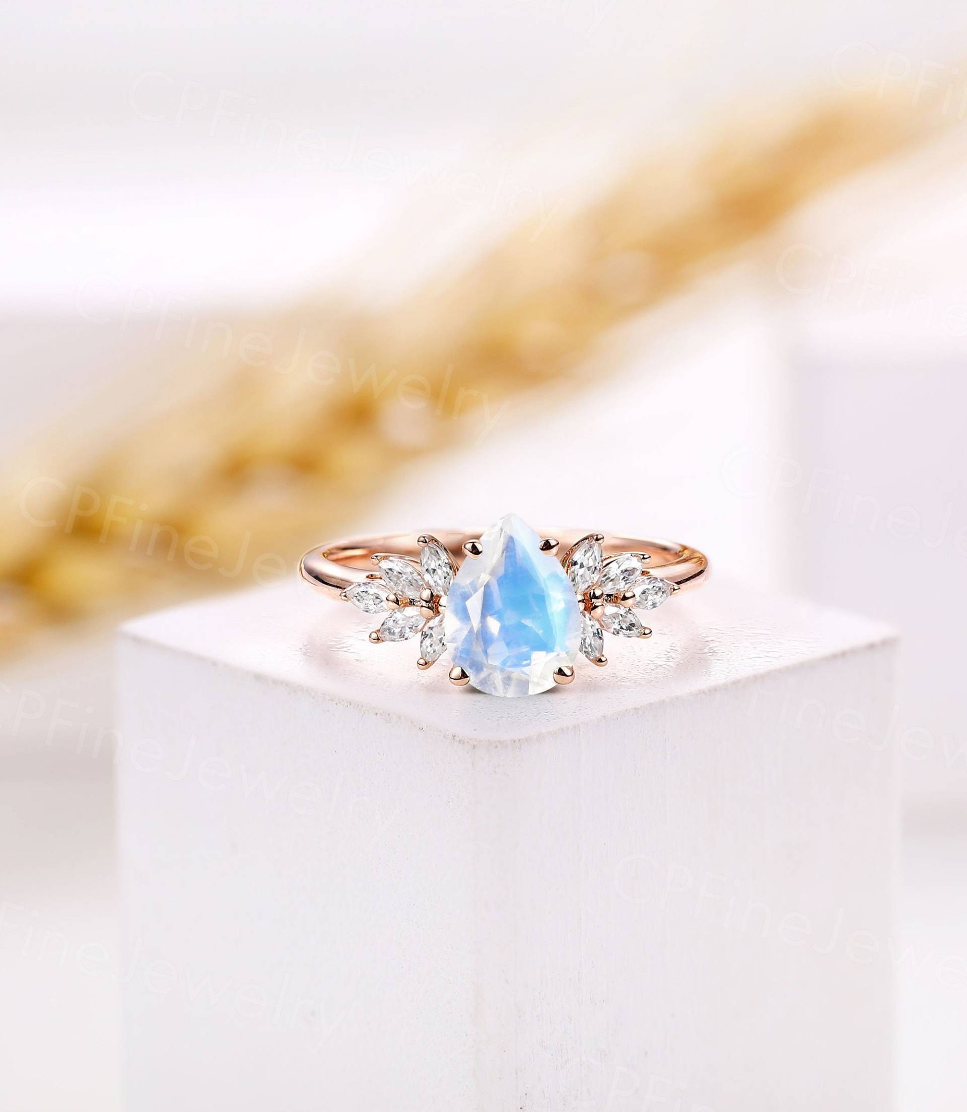 Tropfenförmiger Mondstein Verlobungsring Moissanit Ring Roségold Vintage Marquiseschliff Diamant von CPFineJewelry