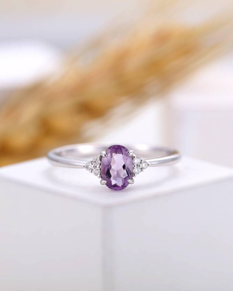 Vintage Amethyst Verlobungsring Weißgold Cluster Diamant Ring Prong Gesetzt Oval Ehering Jahrestag Brautring Versprechen von CPFineJewelry