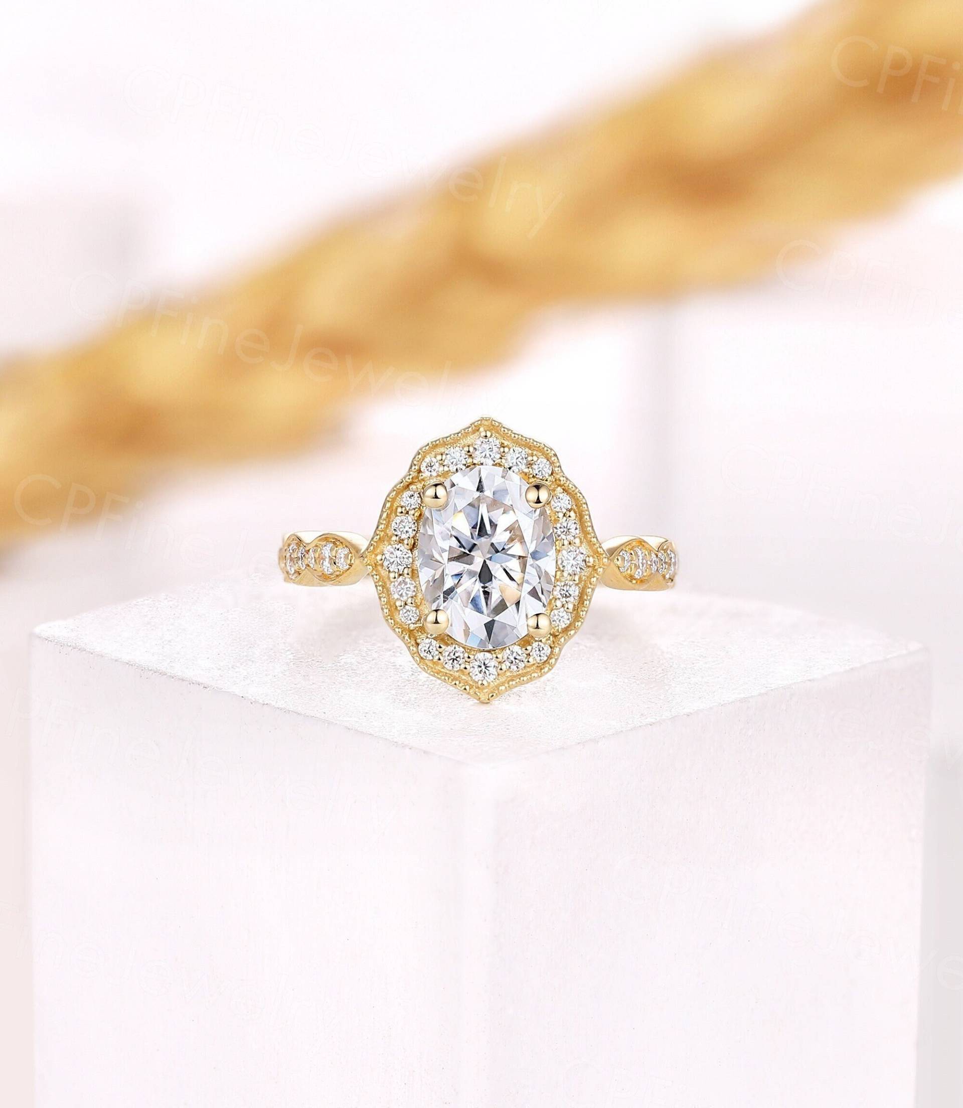 Vintage Moissanite Verlobungsring Art Deco Diamant Halo Ringe Gelb Gold Oval Half Eternity Unikat Jubiläum Versprechen Ring von CPFineJewelry