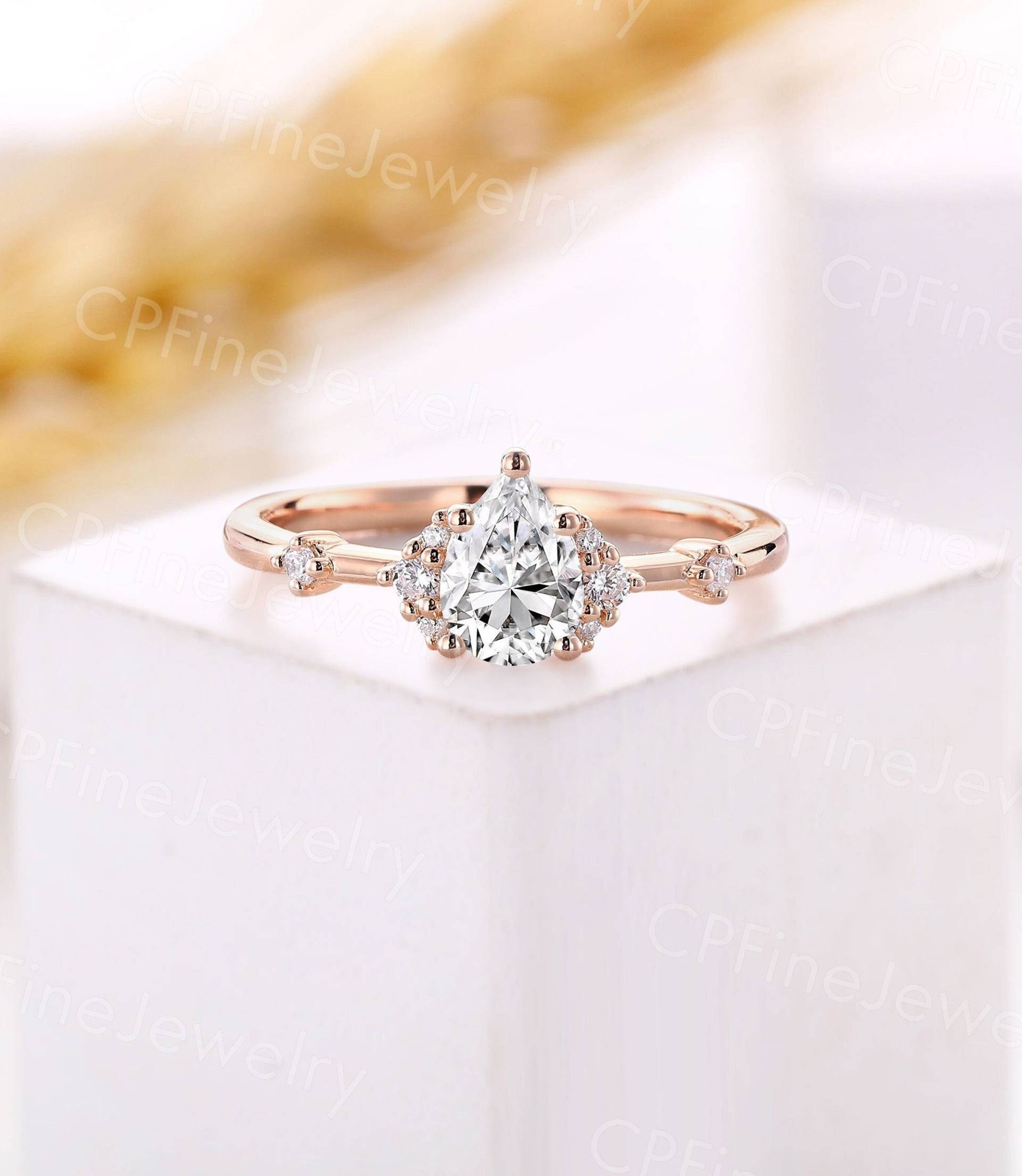 Vintage Pear Cut Moissanite Verlobungsring Einzigartig Rose Gold Diamant Cluster Ring Antik Rundschliff Jubiläum Brautring von CPFineJewelry