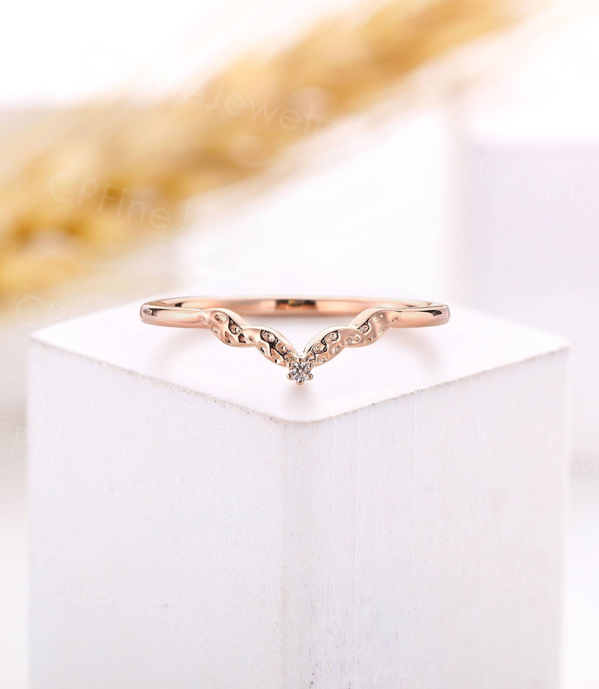 Vintage Rundschliff Diamant Gebogener Ehering Rose Gold Antiker Filigraner Stapeln Passender Ring Jubiläumsring Brautband von CPFineJewelry