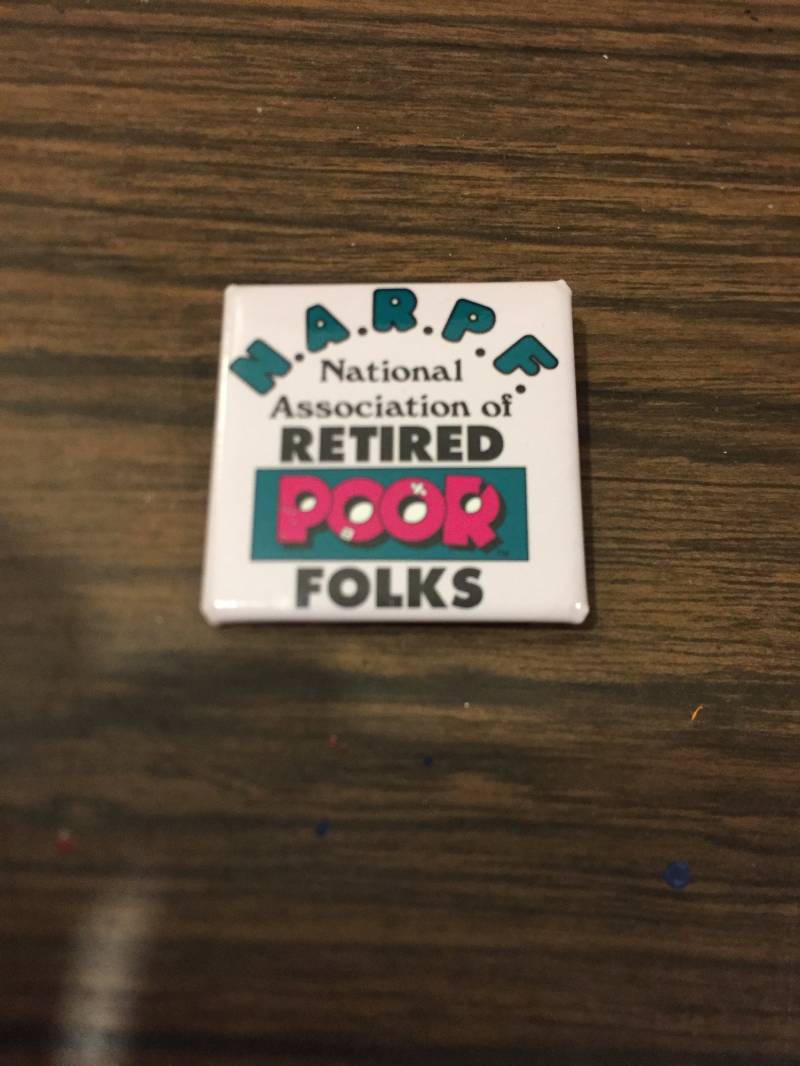 Vintage 1980Er Jahre Ruhestand Themed Button - Seltener Nostalgie-Knopf von CPJCollectibles