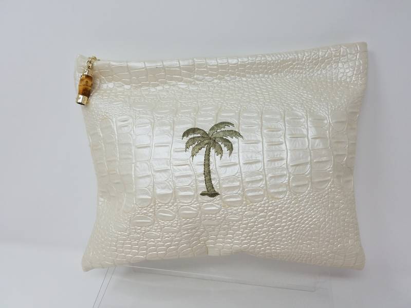 Kunstleder Kroko W/Bestickte Palm Tree Design Kunstleder Kroko W/Bestickte Palm Tree Design von CPKDecorativeArts