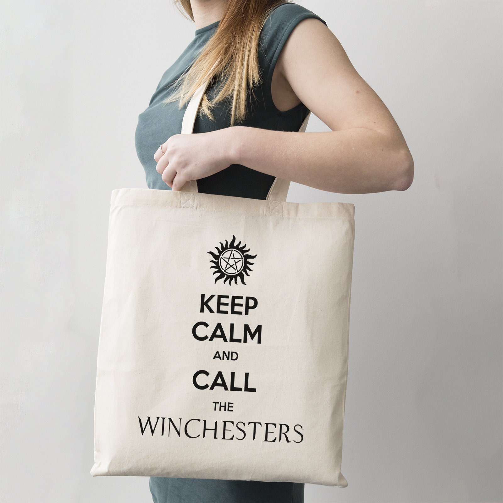 Supernatural Tragetasche - Keep Calm & Call The Winchesters Dean Und Sam Dämonenfalle Anti-Besitz Supernatural Tragetasche - Keep Calm & Call The Winchesters Dean Und Sam Dämonenfalle Anti-Besitz von CPersonnalisable
