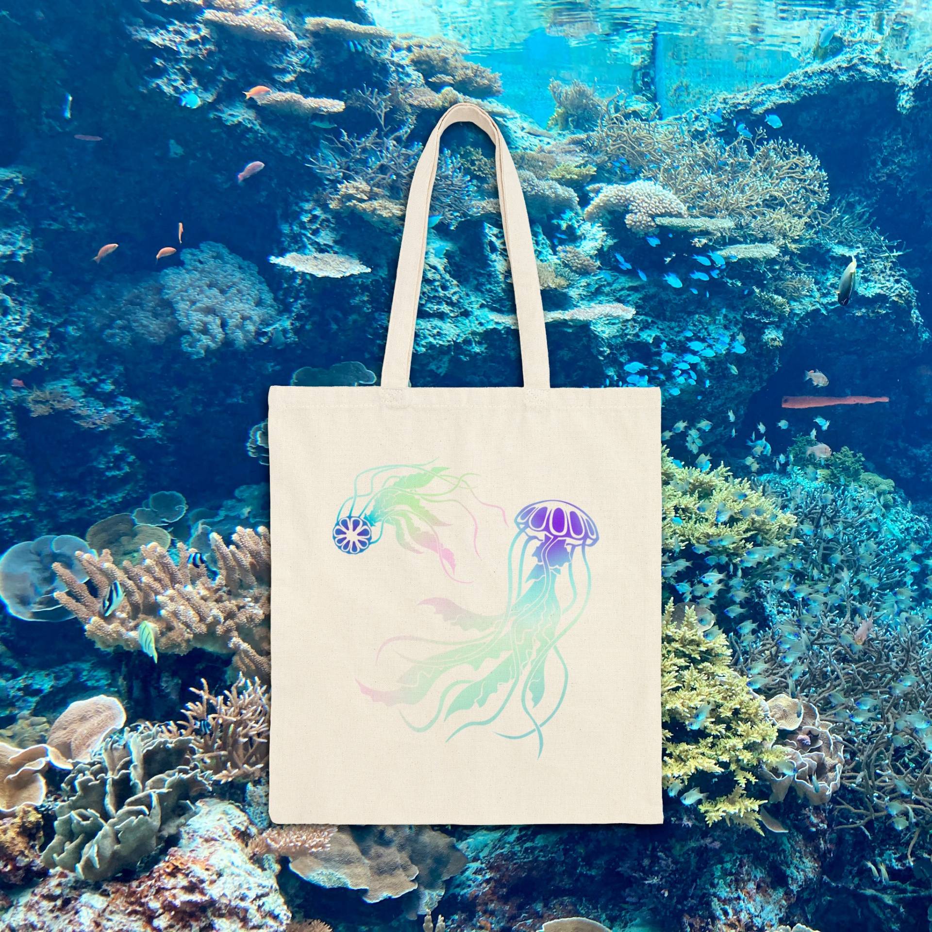 Sommer Geschenk Strandtasche, Ozean Inspirierte Stil Quallen Print Baumwoll Leinwand Einkaufstasche, Mermaidcore von CRAFTHAIN