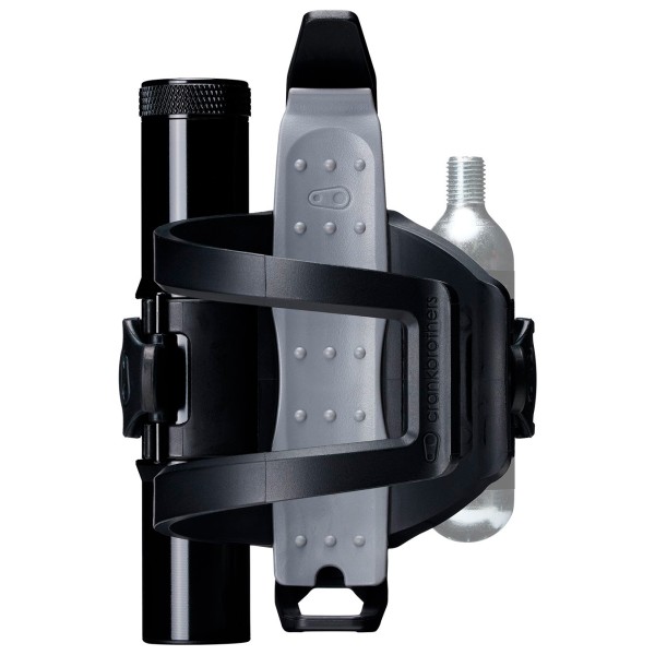 Crankbrothers - S.O.S. BC18 Side Entry Flaschenhalter + Multitool - Flaschenhalter schwarz von CRANKBROTHERS