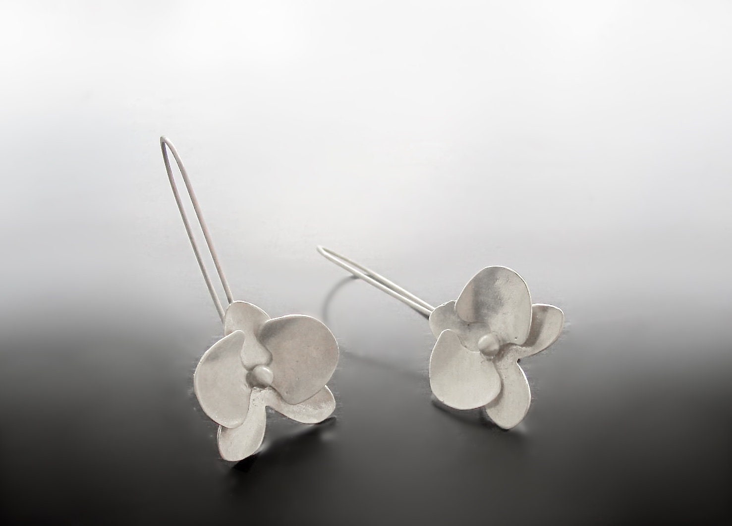 sterling Silber Orchidea Ohrringe - Handgemachte Blumen sterling Silber Orchidea Ohrringe - Handgemachte Blumen von CREATEMariaApostolou