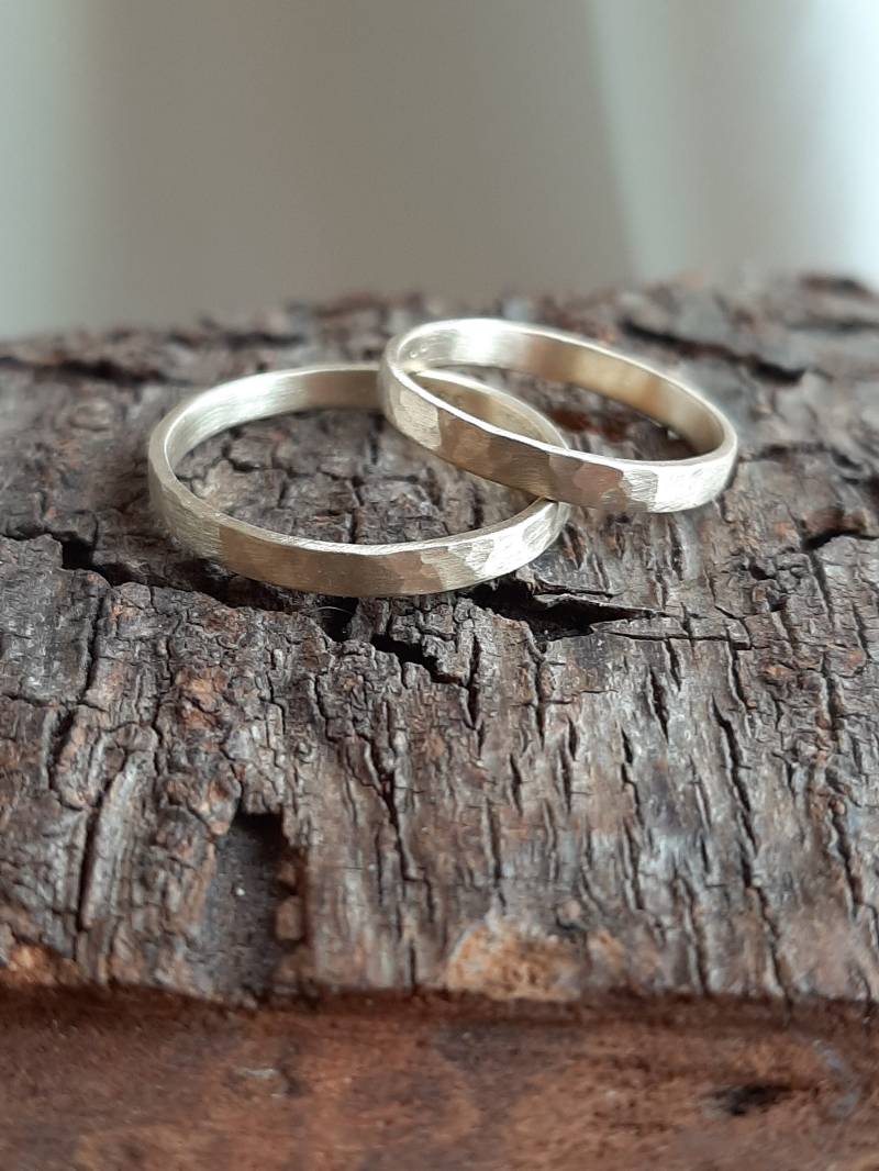 Trauringe Partnerringe Eheringe 333 Gelbgold, Gehämmert, Mattiert, Unikate, Nachhaltig Aus Recyclingmaterial von CREATIV66Schmuck