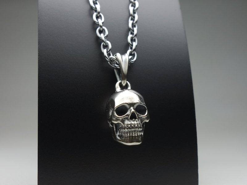 Kleiner Totenkopf Tropfen Anhänger Kette - Silber 925 Kleiner Totenkopf Tropfen Anhänger Kette - Silber 925 von CREEPJP