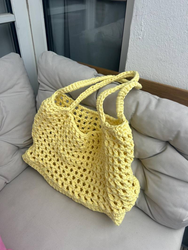 Butter Gelbe Gehäkelte Tragetasche - Beach Please Handmade Tasche von CROHINI