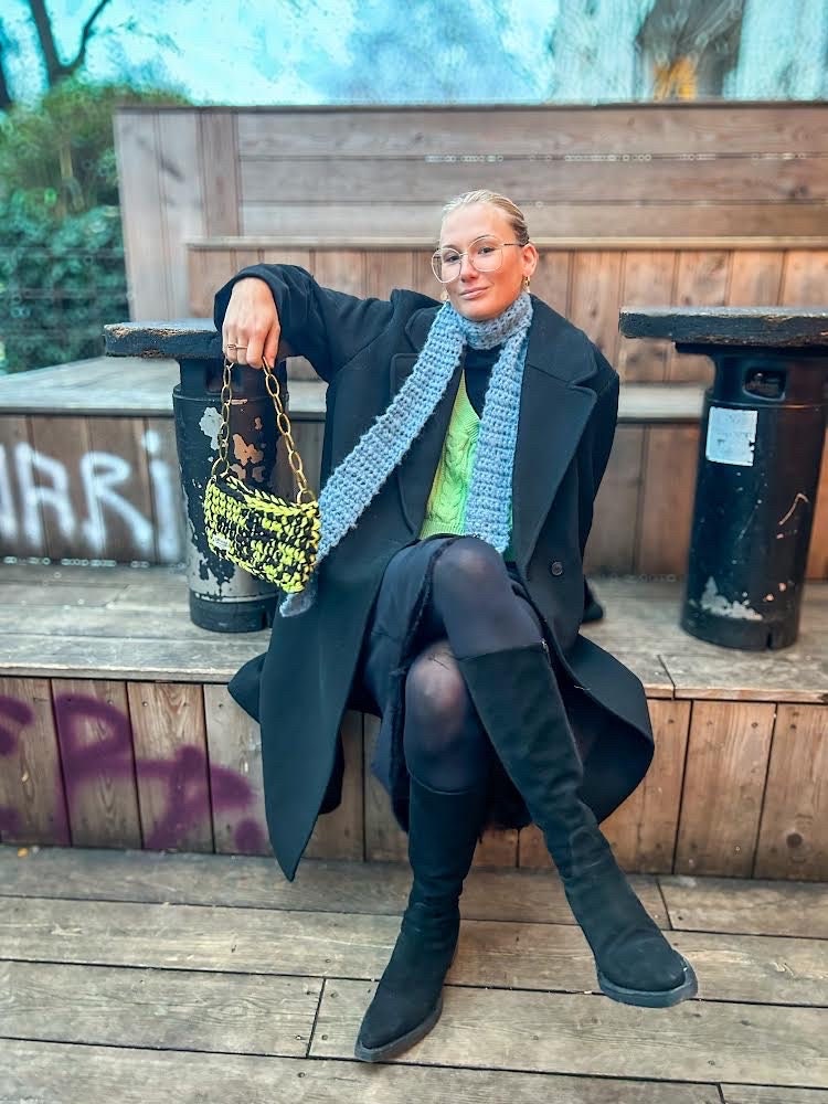 Flauschiger Blauer Häkelschal - Handgemacht Gehäkelte Schal von CROHINI