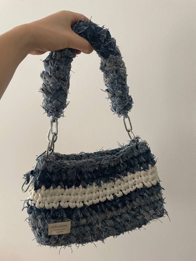 Upcycled Denim Häkeltasche - Crohini Joe Bag Handmade Gehäkelte Tasche Medium von CROHINI