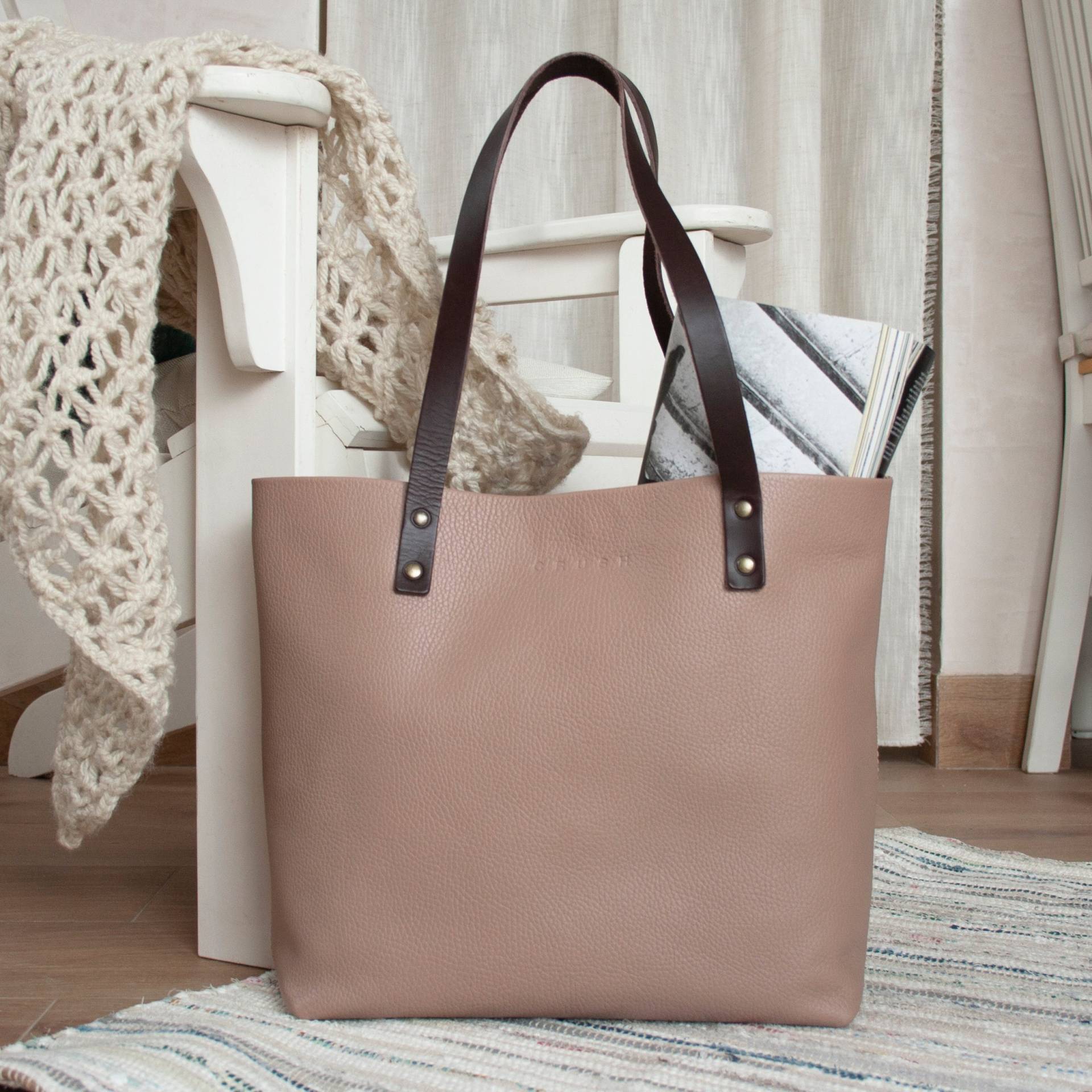 Handgefertigte Vollnarbenleder-Tragetasche Mit Reißverschluss Personalisierte Einkaufstasche von CRUSHLEATHERGOODS