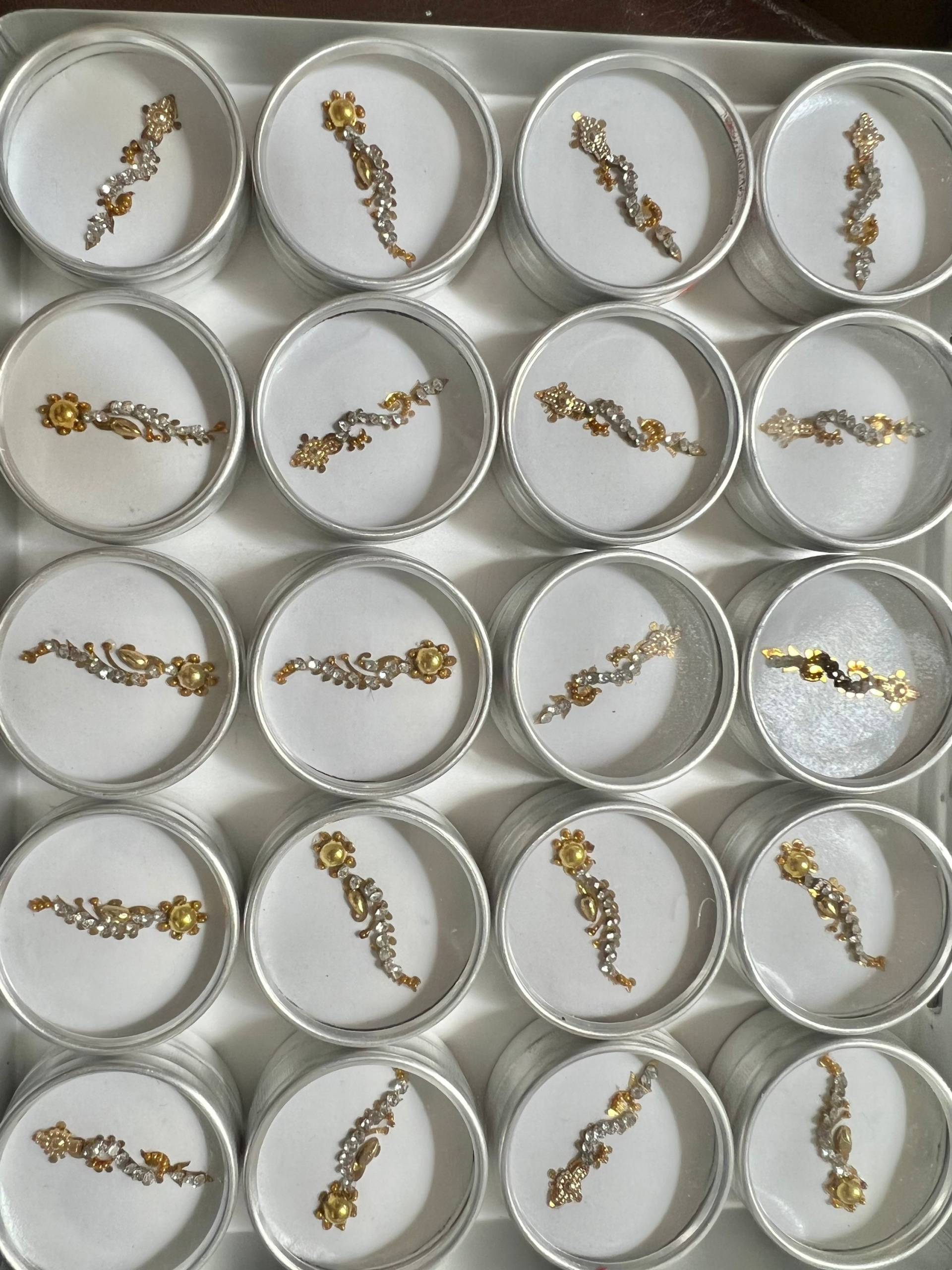 Bindis Braut Gekreuzt Mit Swarovski Steinen, Tragbare Kunst, Kann Nicht Besser Sein, Volle Box Von 20, Mehandi Sangeet Party Giveaways Auch, Gold von CRYSTALBODYART