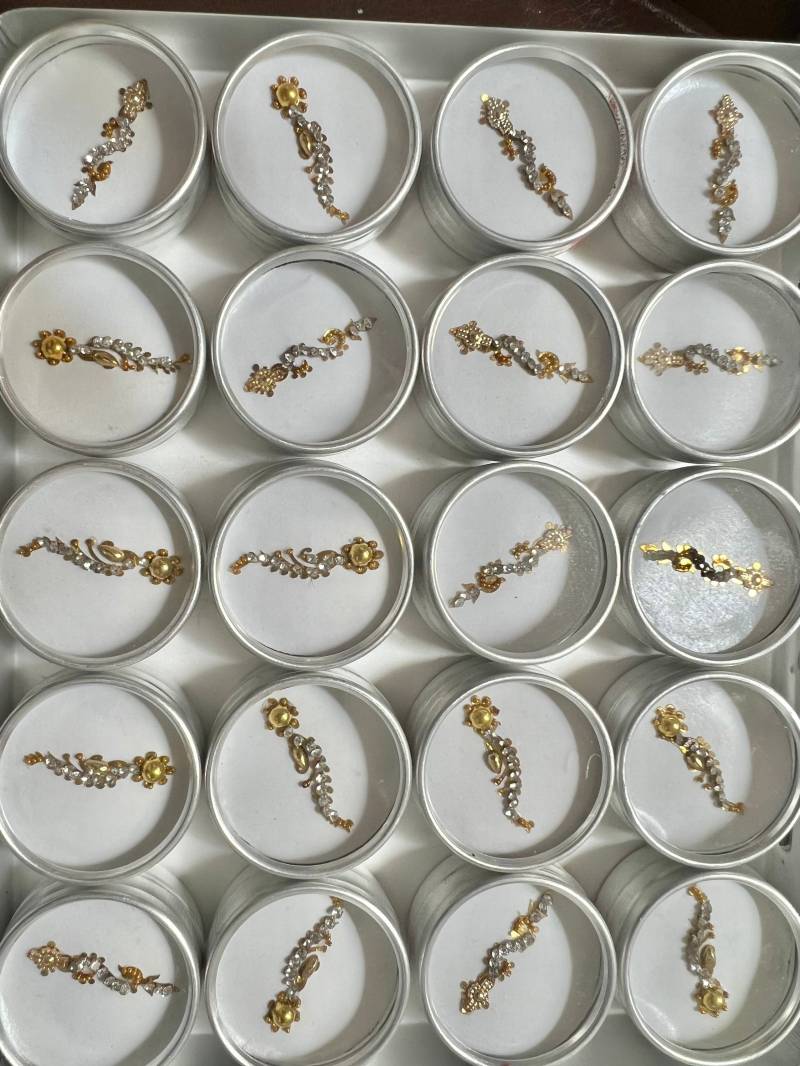 Bindis Braut Gekreuzt Mit Swarovski Steinen, Tragbare Kunst, Kann Nicht Besser Sein, Volle Box Von 20, Mehandi Sangeet Party Giveaways Auch, Gold von CRYSTALBODYART