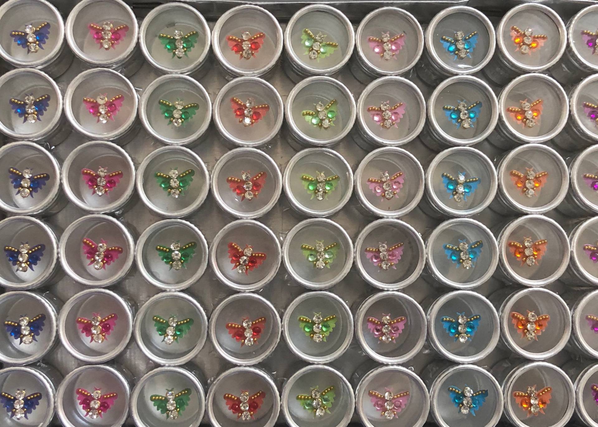 Metall Tablett Von Winzigen Schmetterlinge Selbstklebend Wiederverwendbar Jeder in Einem Metallbehälter 54 Ihnen, Erstaunliche Partei Begünstigt von CRYSTALBODYART