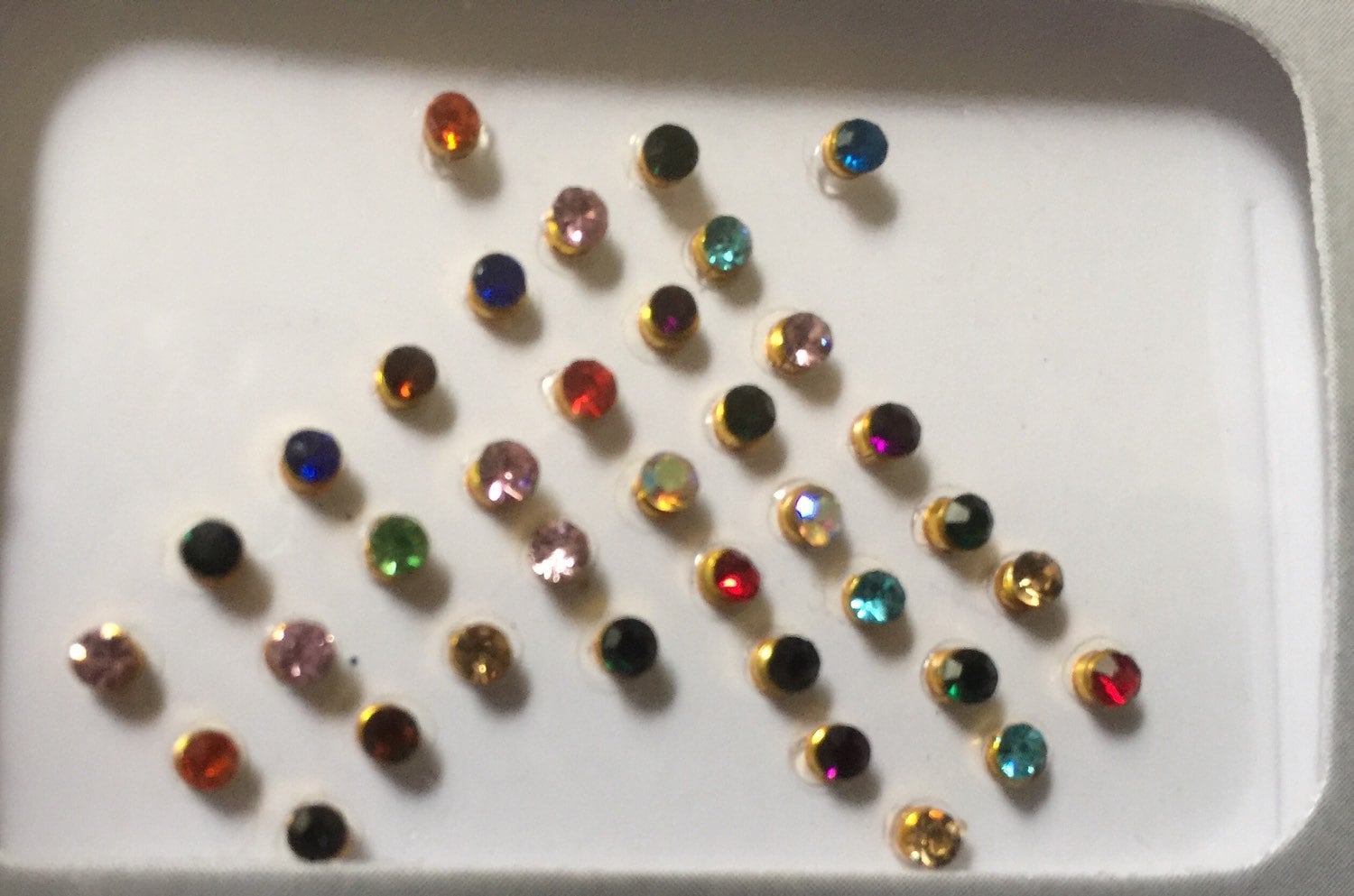 steine Gesicht Körper Dekor, Sehen Eine Bezaubernde Prinzessin. Ca. 36 Punkte, Um S Aussehen Von Royalty Oder Bollywood-Schauspieler Zu Geben, Mit von CRYSTALBODYART