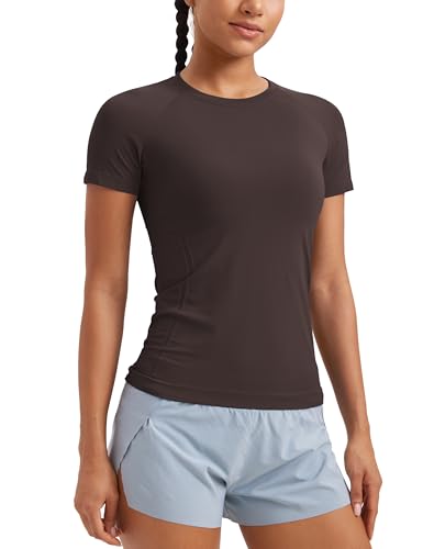 CRZ YOGA Damen Nahtlos Sport T-Shirt Atmungsaktiv Shirts Sportshirt Laufshirt Gym Workout Kurzarm Schmale Shirt Heißes Fudge-Brown 34 von CRZ YOGA