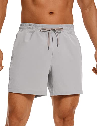 CRZ YOGA Herren Sports Shorts Schnelltrocknend Fitness Kurz Hose Laufshorts mit Taschen - 13cm Dunkles Chrom M CRZ YOGA Herren Sports Shorts Schnelltrocknend Fitness Kurz Hose Laufshorts mit Taschen - 13cm Dunkles Chrom M von CRZ YOGA