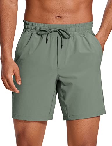 CRZ YOGA Herren Sports Shorts Schnelltrocknend Fitness Kurz Hose Laufshorts mit Taschen - 18/23cm Grauer Salbei L von CRZ YOGA