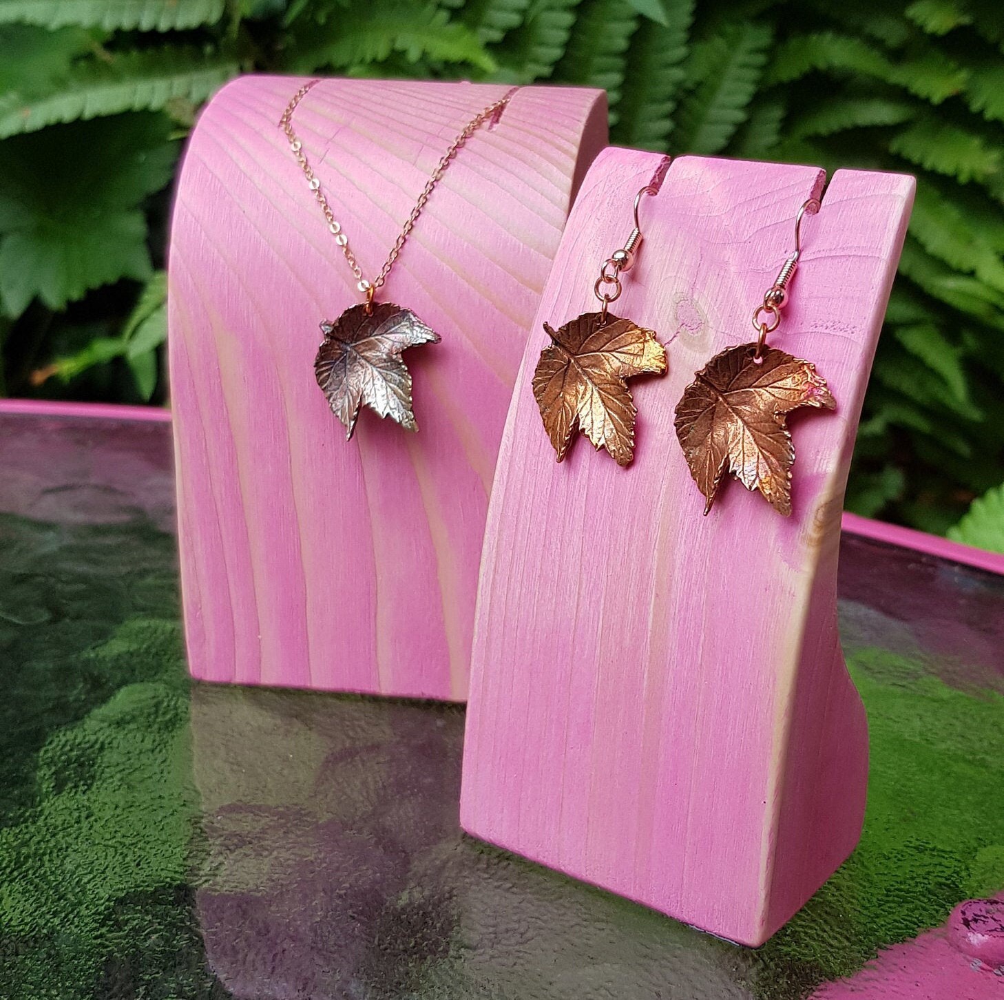 Blattkupfer Ohrringe Eichenblatt, Efeublatt, Hopfenblatt, Brombeerblatt, Weinrebe Blattkupfer Ohrringe Eichenblatt, Efeublatt, Hopfenblatt, Brombeerblatt, Weinrebe von CRZyAccessories